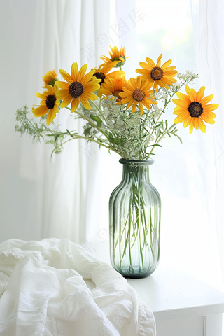 家居装饰花瓶里的小向日葵菊花摄影图