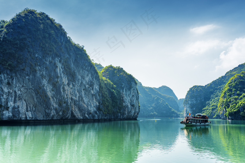 湖泊山峰图片
