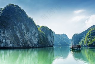 湖泊山峰图片