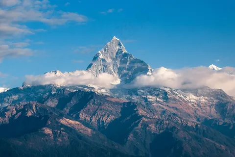 云雾缭绕高峰 云雾缭绕高峰
