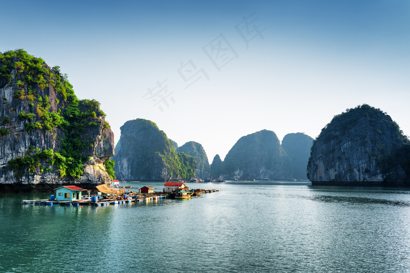湖泊山峰图片