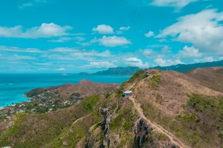 临海山脊上的热带风情