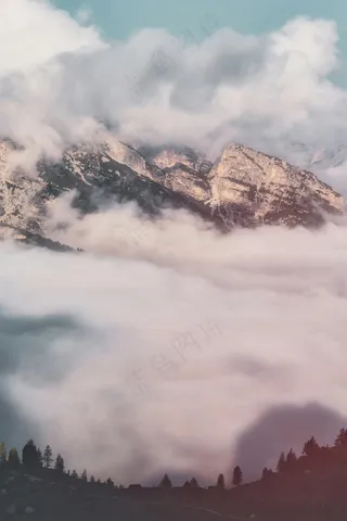 仙气飘飘云雾缭绕的山脉