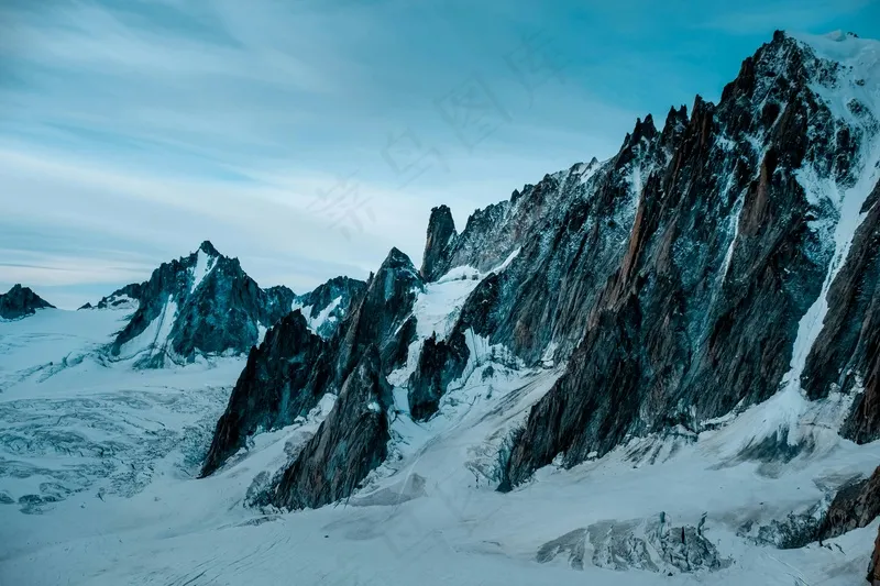 冰天雪地奇峰