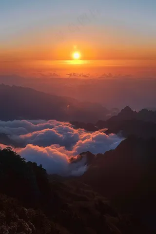 清晨日出朝霞云层山川摄影图