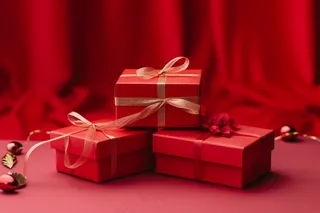新年节日礼物红色礼盒圣诞摄影图
