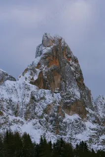 冰雪覆盖的巍峨山峰 冰雪覆盖的巍峨山峰