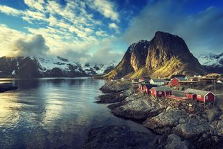湖泊山峰图片