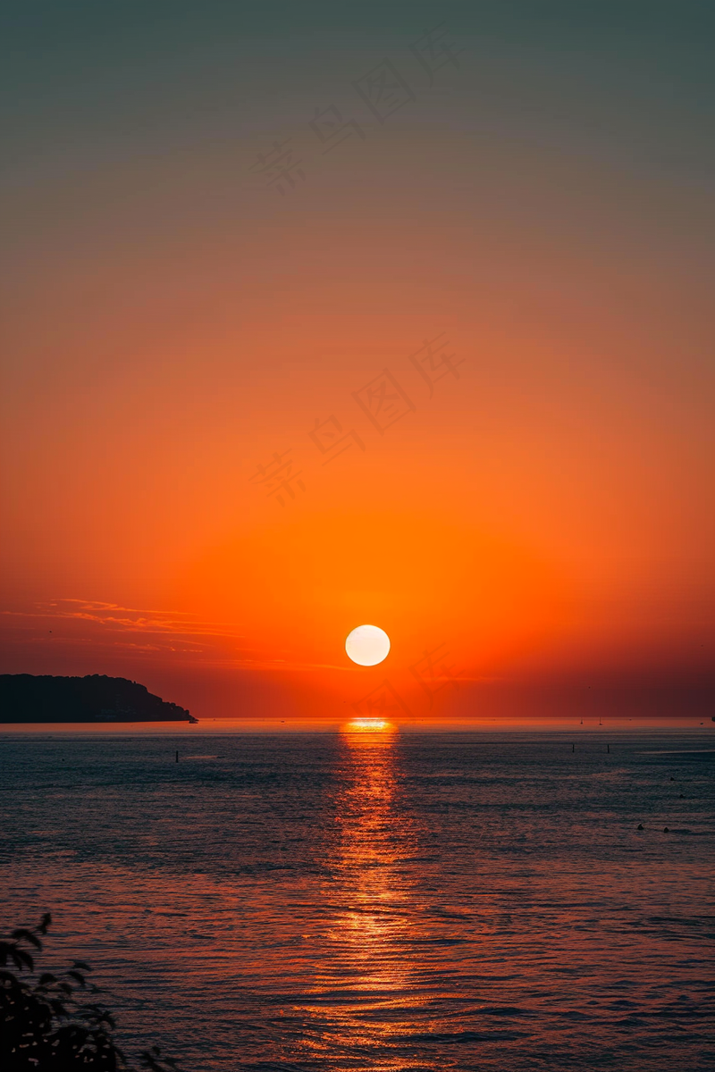 海上清晨日出朝霞云层摄影图(2688x4032)