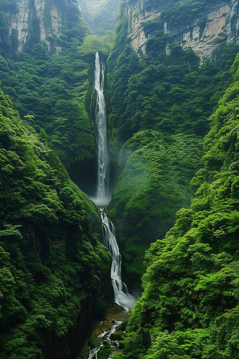 森林山谷的瀑布摄影图(2688x4032)