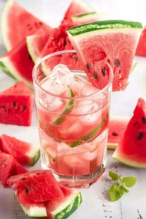 冰镇西瓜汽水夏日冰饮摄影图