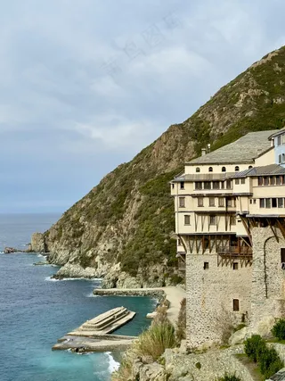 悬崖边的地中海风情建筑