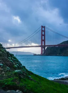 金门大桥映衬晨光的景象