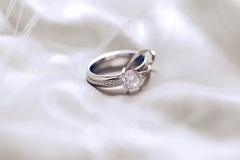 钻石戒指婚戒对戒摄影图