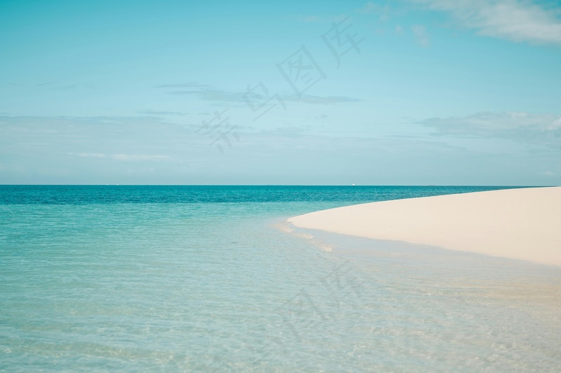 碧海金沙浅蓝天