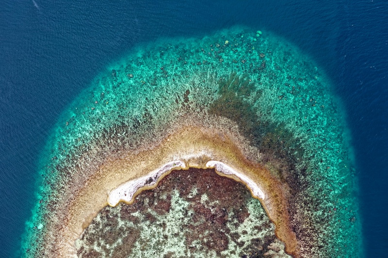岛礁之眼：大海中的璀璨宝石