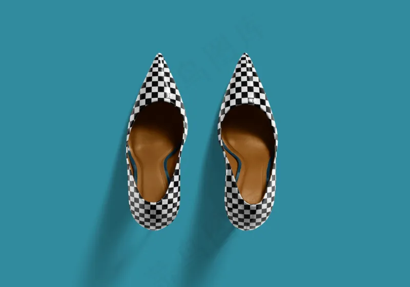 单色背景精致高跟鞋设计效果图样机5psd模版下载