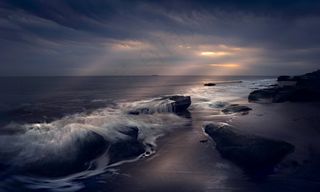 黎明前的宁静海岸线