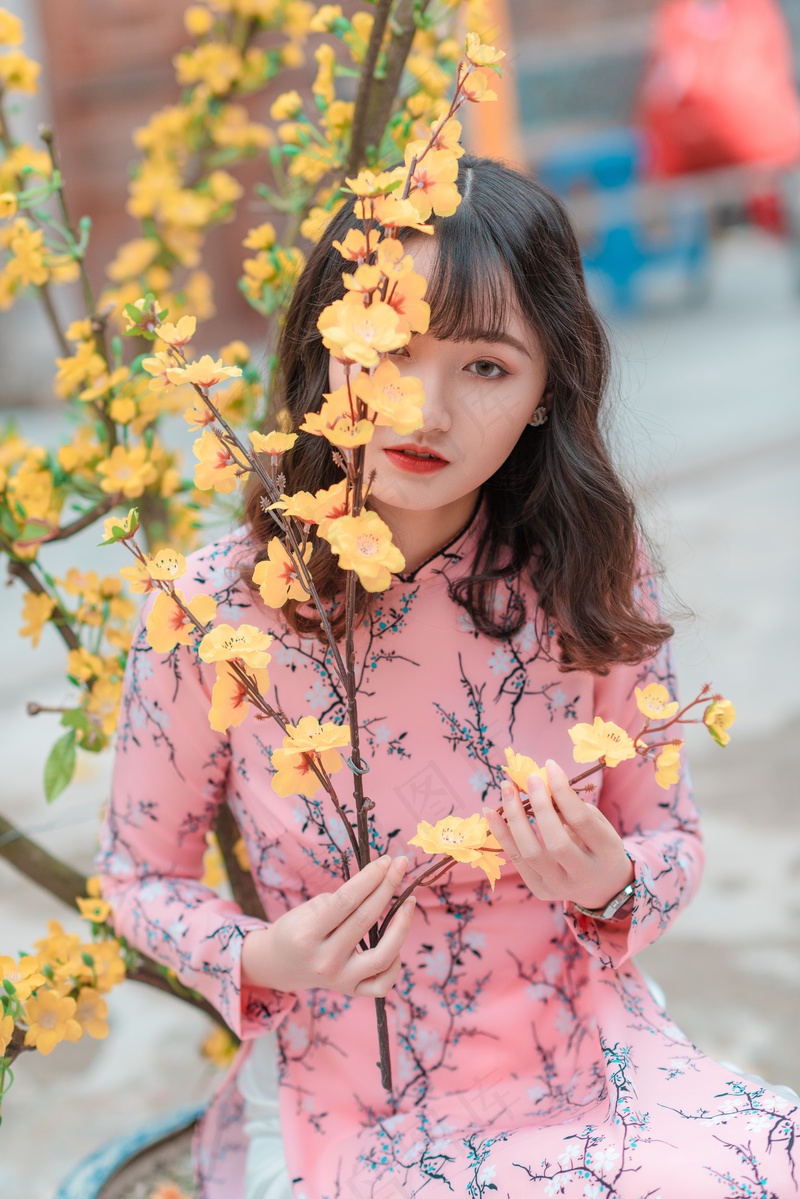 春节出游的迷人女孩2