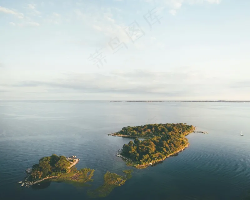 静谧海岛碧波涟漪