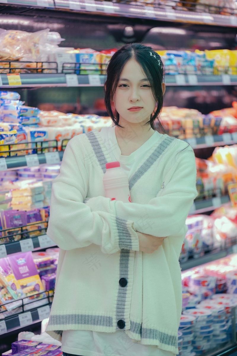 超市买东西可爱的女孩子2
