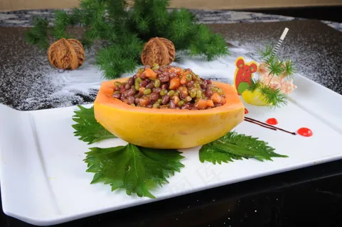 划舟木瓜船  22味型：香甜 主料：红豆、绿豆、木瓜