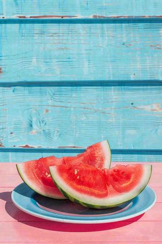夏日西瓜切块粉蓝木板背景立夏下载小暑处暑摄影图