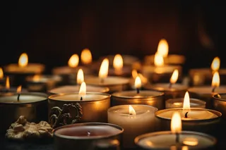 蜡烛黑暗中的蜡烛摄影图