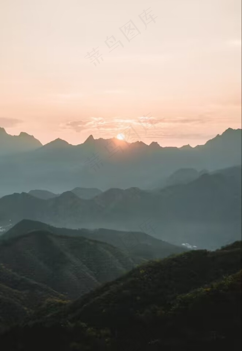 高山的日出图片