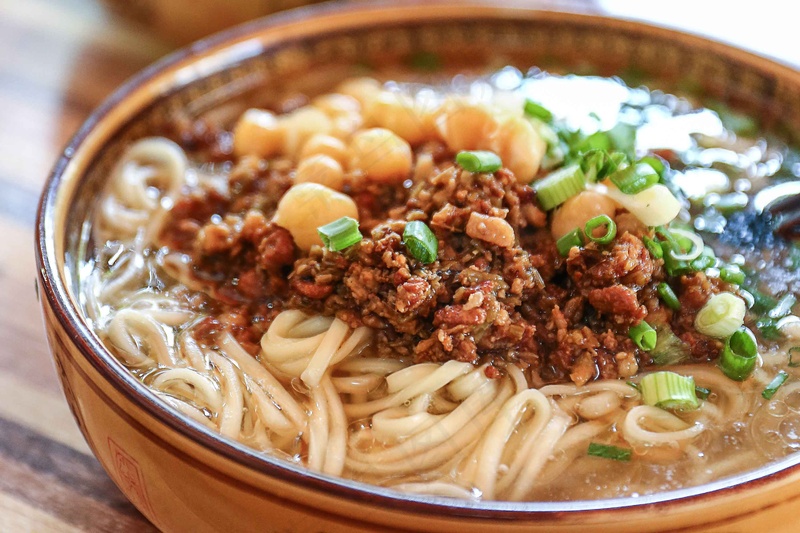 酱汁牛肉面美食