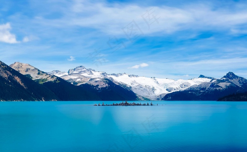 蔚蓝山水的宁静画卷