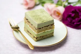 抹茶蛋糕下午茶甜点摄影图