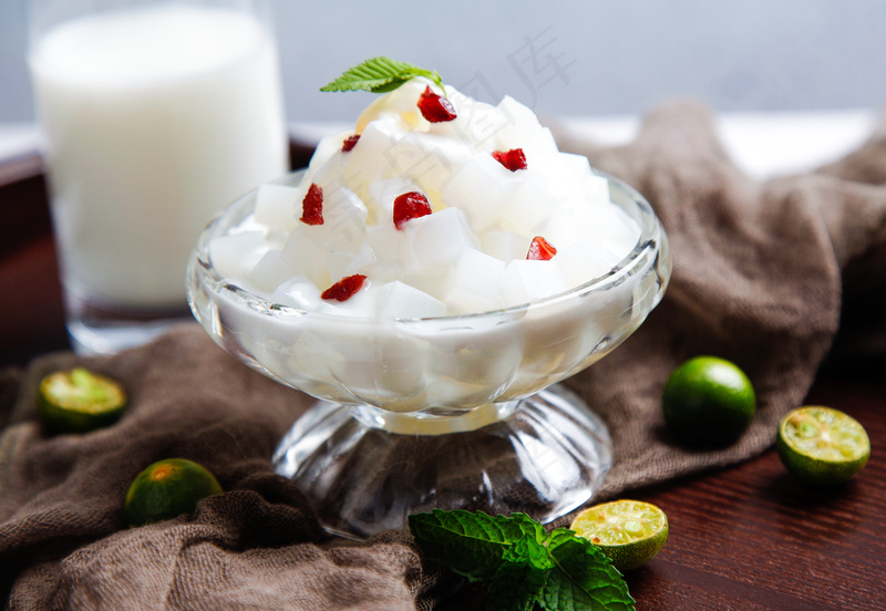 巧克力布丁奶昔小吃