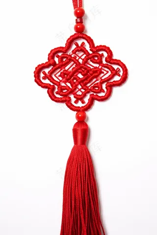 中国结合适串珠红色绳白色背景摄影图 