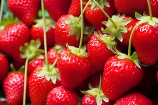 新鲜草莓水果摄影图