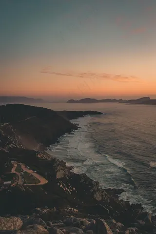 橙色海边的宁静夜晚