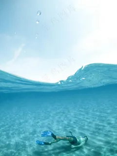 阳光下的潜水者