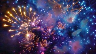 夜晚天空中绽放的绚丽烟花节日庆祝摄影图