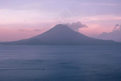 紫色浪漫,山与海的对话 紫色浪漫,山与海的对话