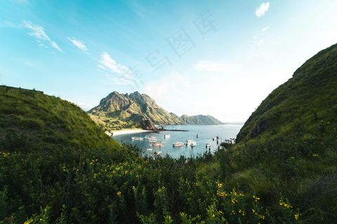 山海之间的宁静海湾 山海之间的宁静海湾