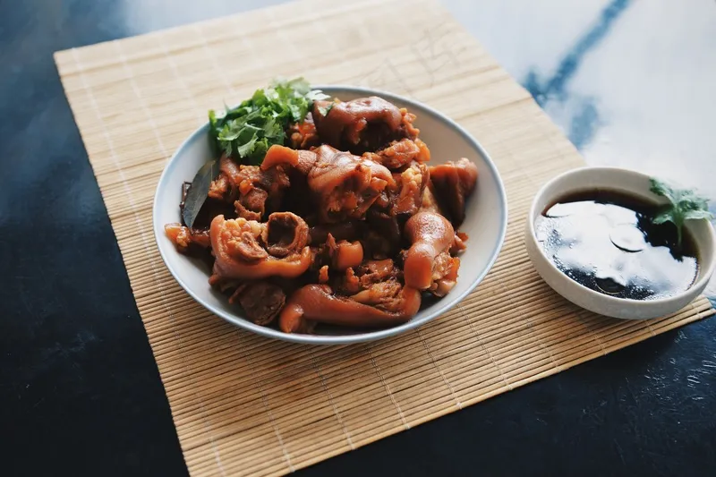 卤味猪蹄美食