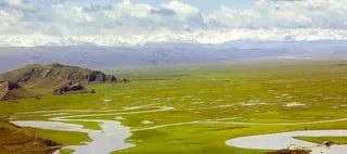 沼泽 远山 白云