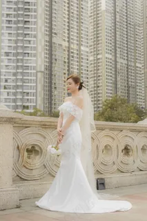 白色婚礼裙子漂亮新娘