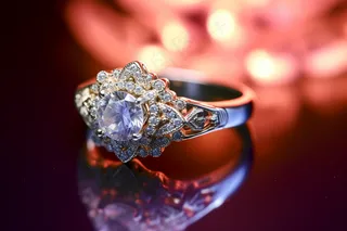 钻戒婚戒时尚摄影图 