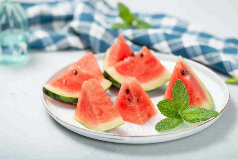 夏至西瓜蓝格子布小清新风格唯美大暑小暑处暑摄影图(1344x896)