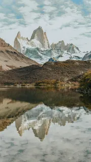 雪山映湖图 雪山映湖图