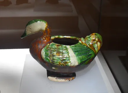 鸭型陶瓷壶文物