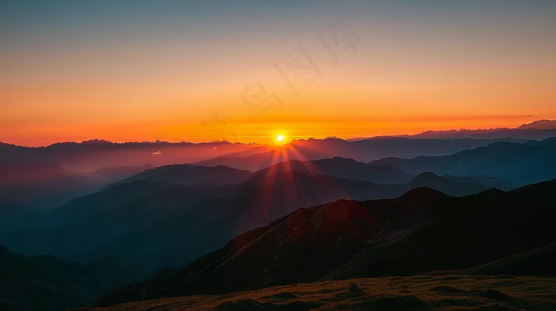 清晨日出朝霞云层山川摄影图(4368x2448)