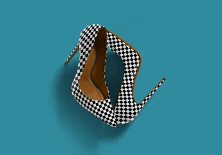 单色背景精致高跟鞋设计效果图样机6