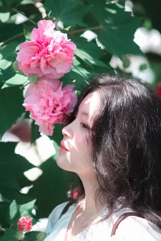 户外白色连衣裙时尚小姐姐4